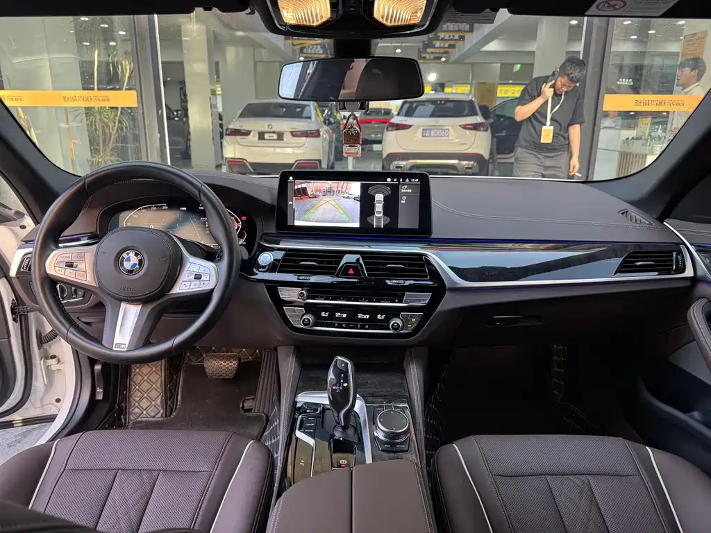BMW 5 Series 2024 — фото 10