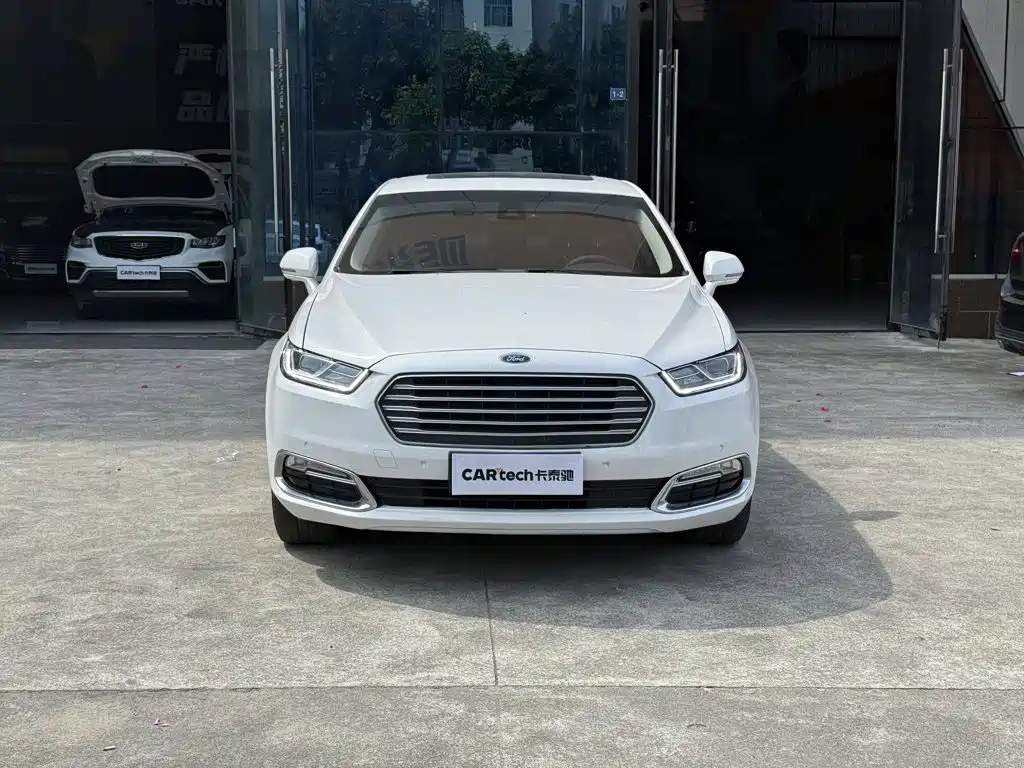 Ford Taurus 2016 — фото 12