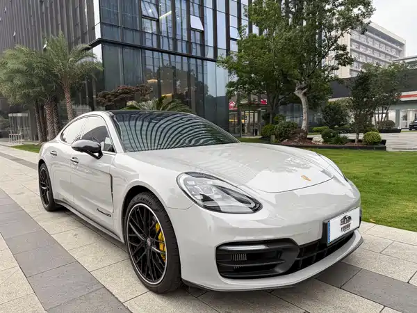 Porsche Panamera 2023