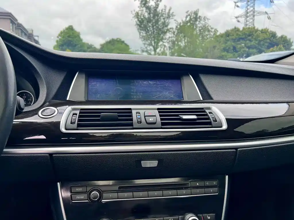BMW 5 Series GT 2012 — фото 13