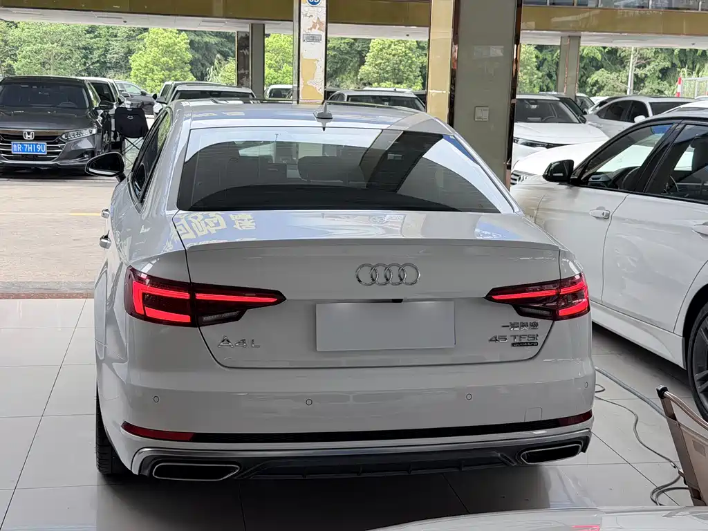 Audi A4L 2018 — фото 10