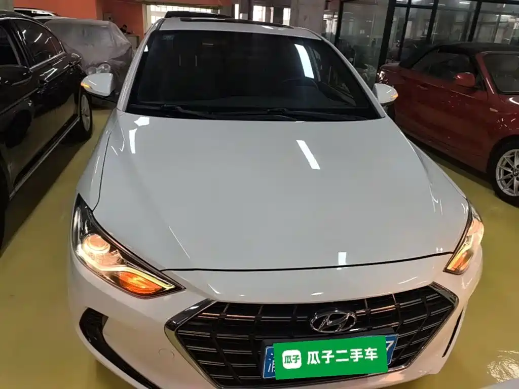 Hyundai Elantra 2020 — фото 3
