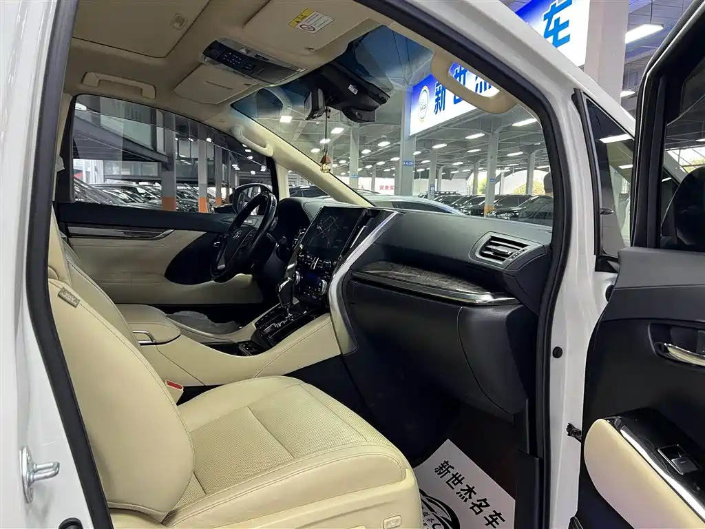 Toyota Alphard 2021 — фото 10