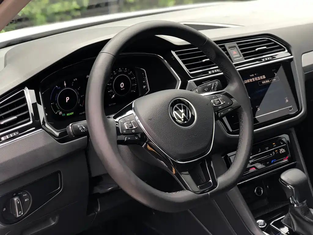 Volkswagen Tiguan L Plug-In Hybrid 2021 — фото 14