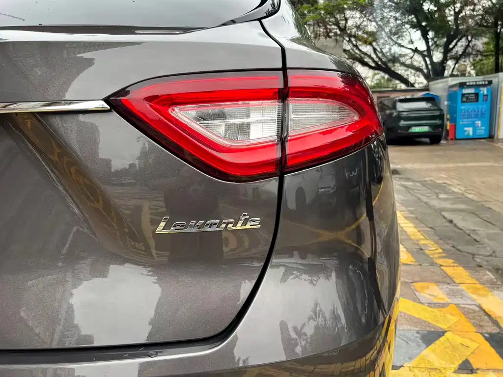 Maserati Levante 2016 — фото 12