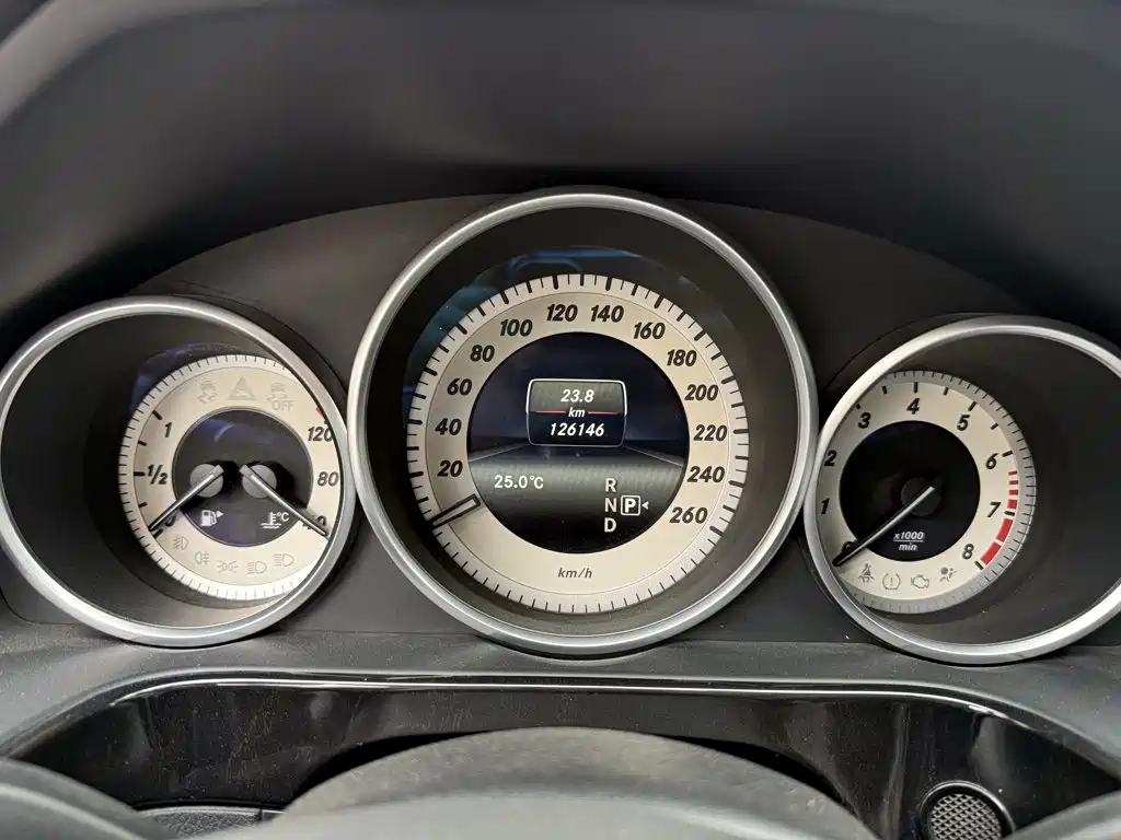 Mercedes-Benz E-Class 2014 — фото 10