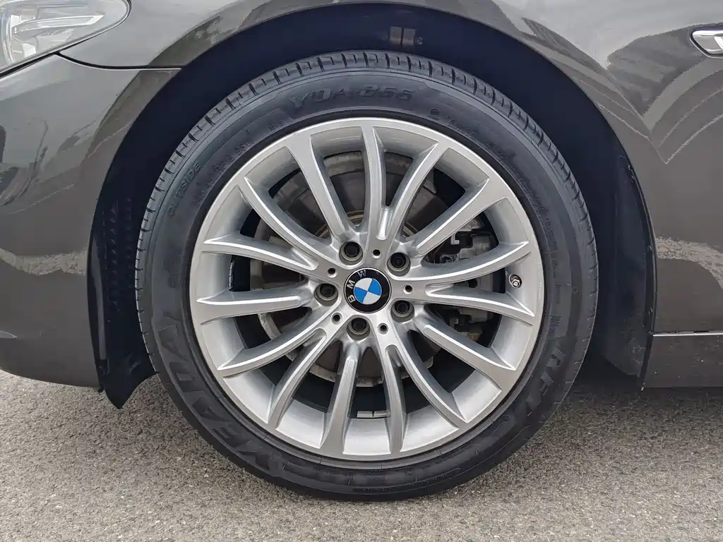 BMW 5 Series 2016 — фото 20