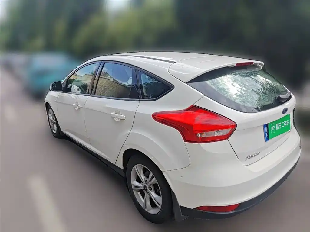 Ford Focus 2015 — фото 4