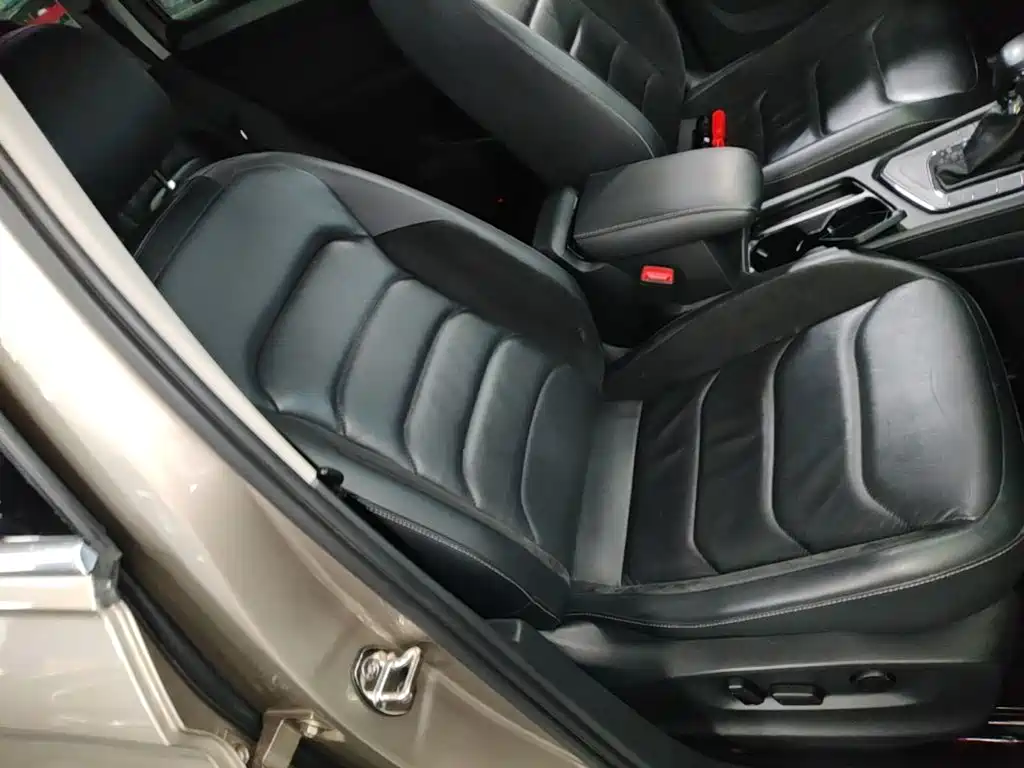 Volkswagen Tiguan L 2018 — фото 25