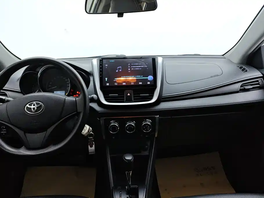 Toyota Yaris L 2021 — фото 13