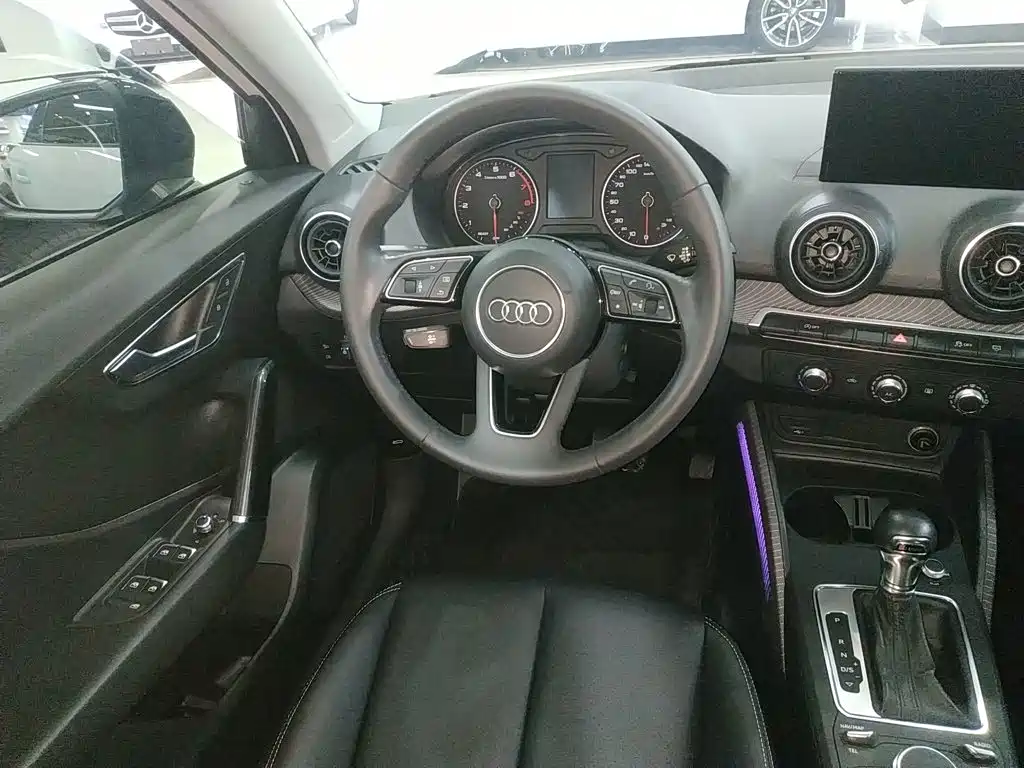 Audi Q2L 2018