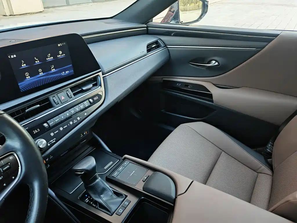 Lexus ES 2022 — фото 12
