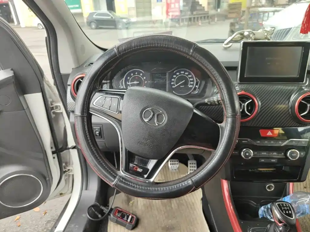 BAIC Shenbao X25 2016 — фото 11