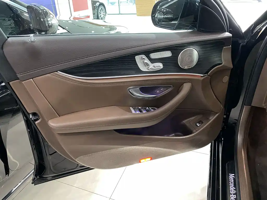 Mercedes-Benz E-Class 2022 — фото 14