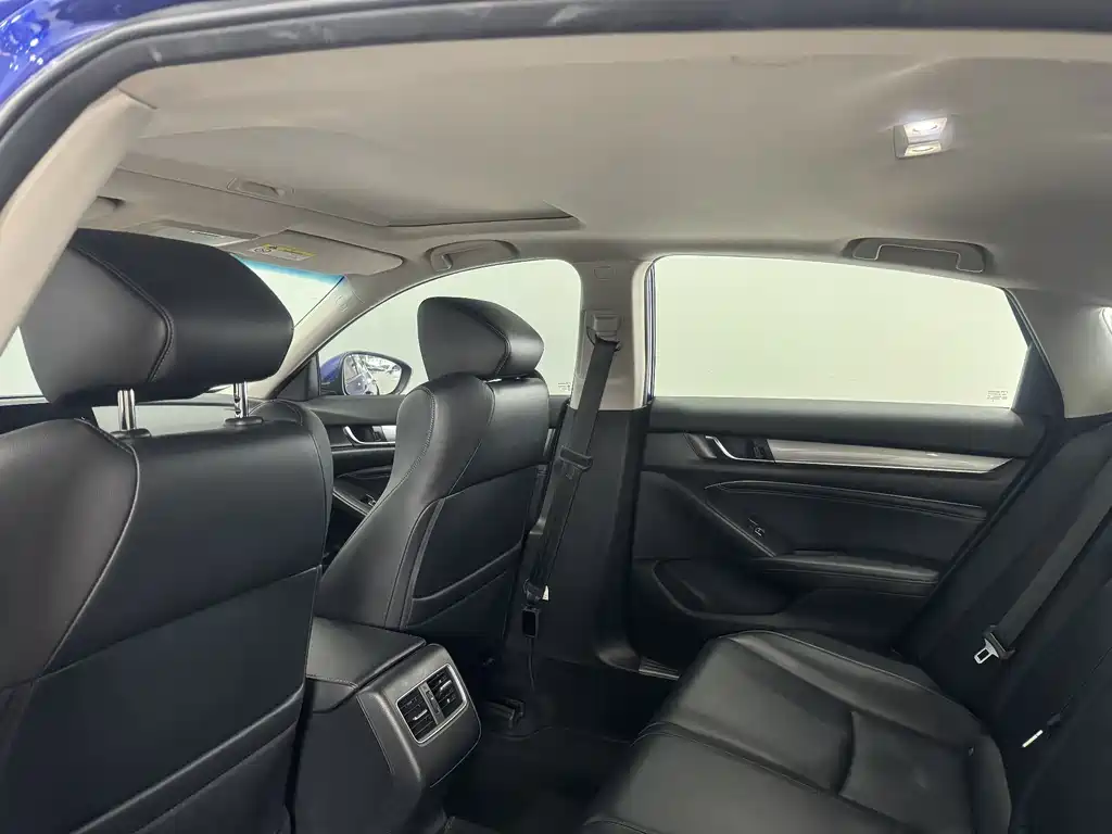 Honda Accord 2018 — фото 8