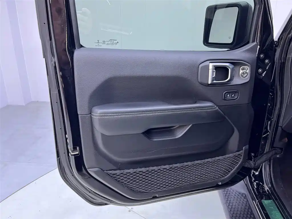 Jeep Wrangler PHEV 2023 — фото 16