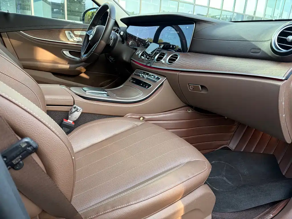 Mercedes-Benz E-Class 2023 — фото 14