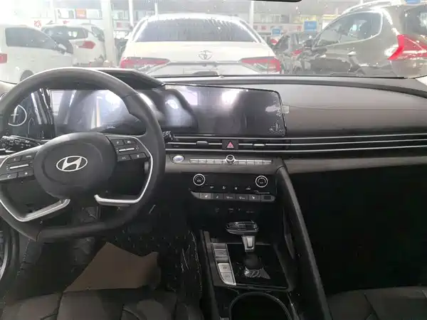 Hyundai Elantra 2023