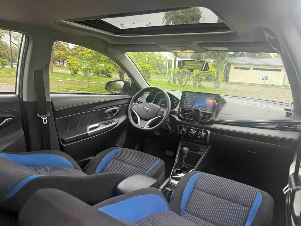 Toyota Yaris L 2017 — фото 8