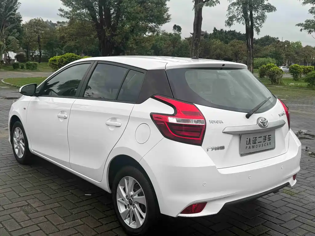 Toyota Yaris L 2017 — фото 23
