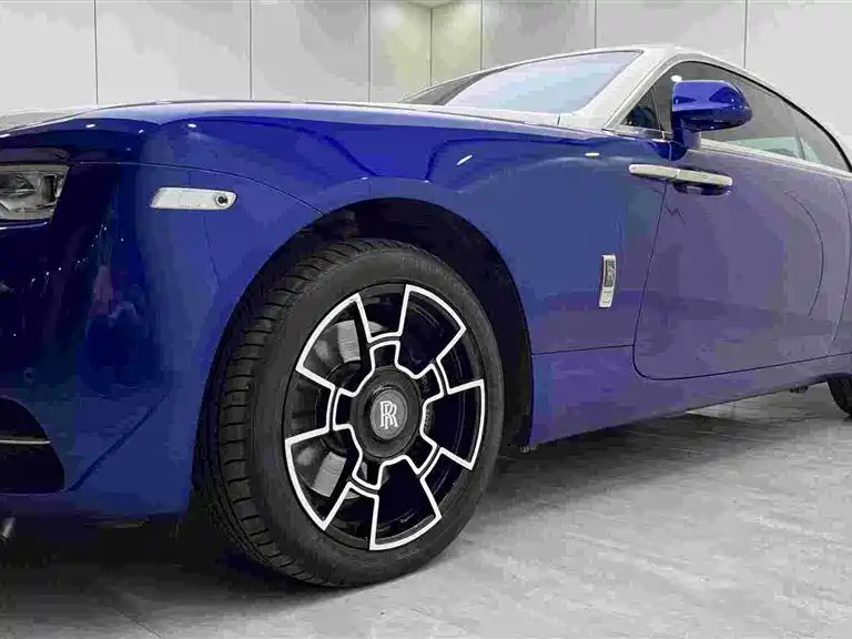 Rolls-Royce Phantom 2018 — фото 22