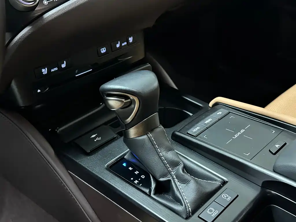 Lexus ES 2021 — фото 10