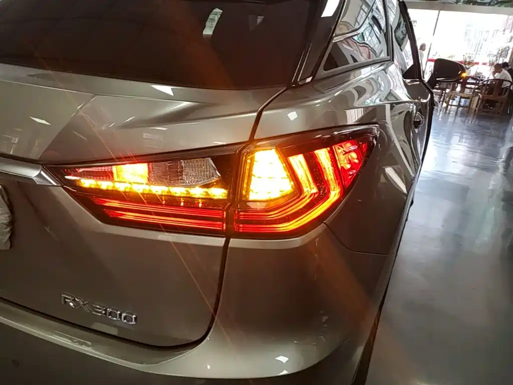 Lexus RX 2018 — фото 8