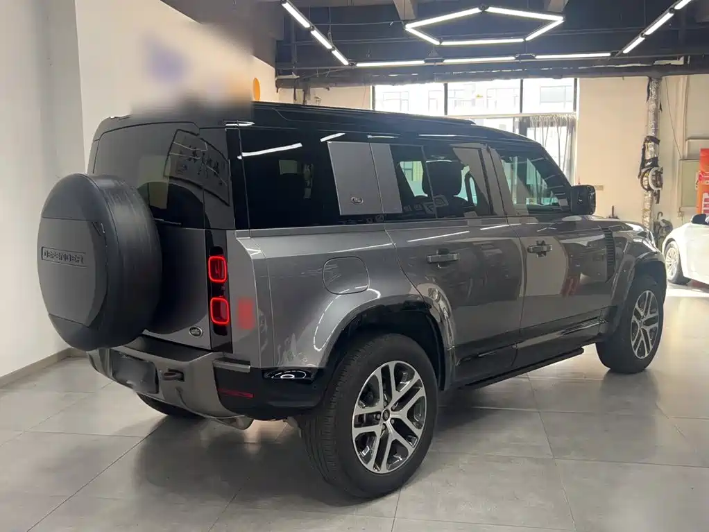 Land Rover Defender 2022 — фото 11