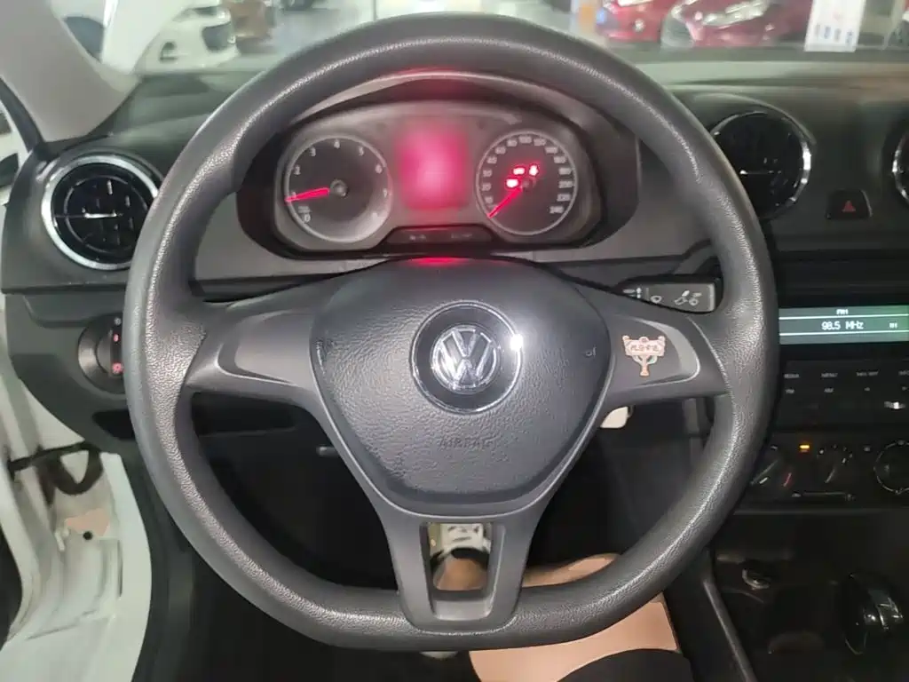 Volkswagen Jetta 2019 — фото 11