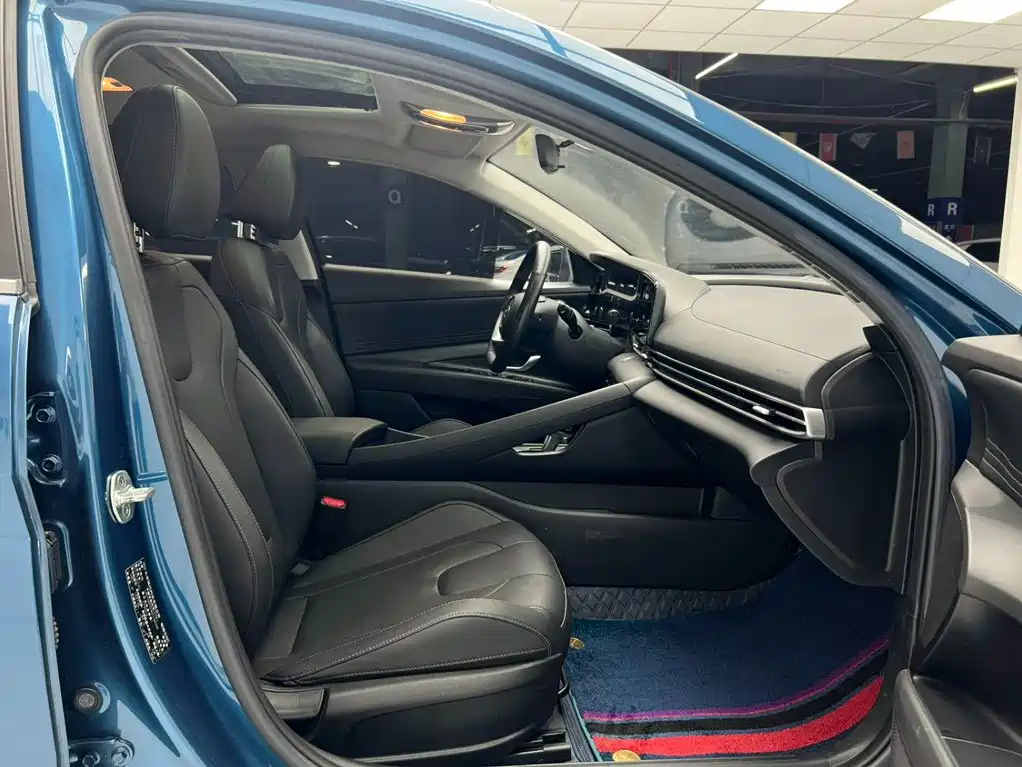 Hyundai Elantra 2022 — фото 18