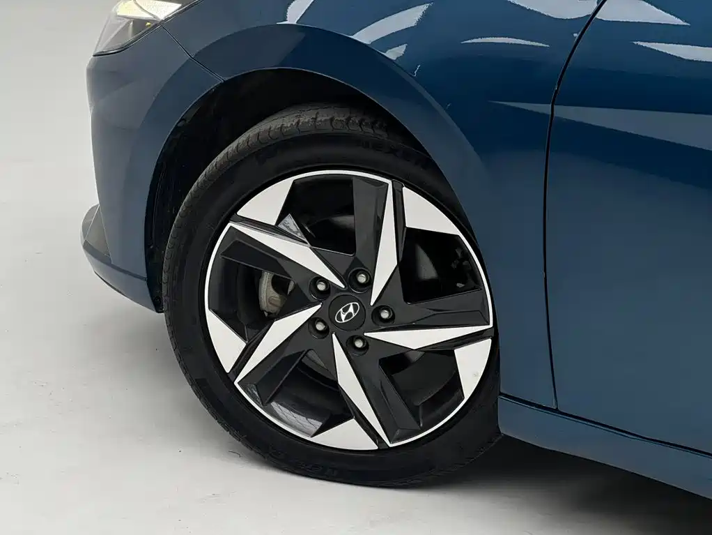 Hyundai Elantra 2022 — фото 12