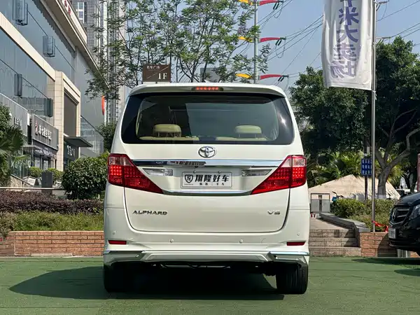 Toyota Alphard 2012