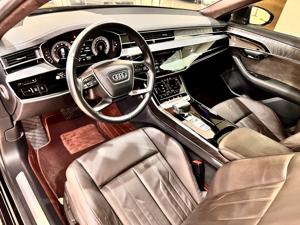 Audi A8 2019 — фото 9