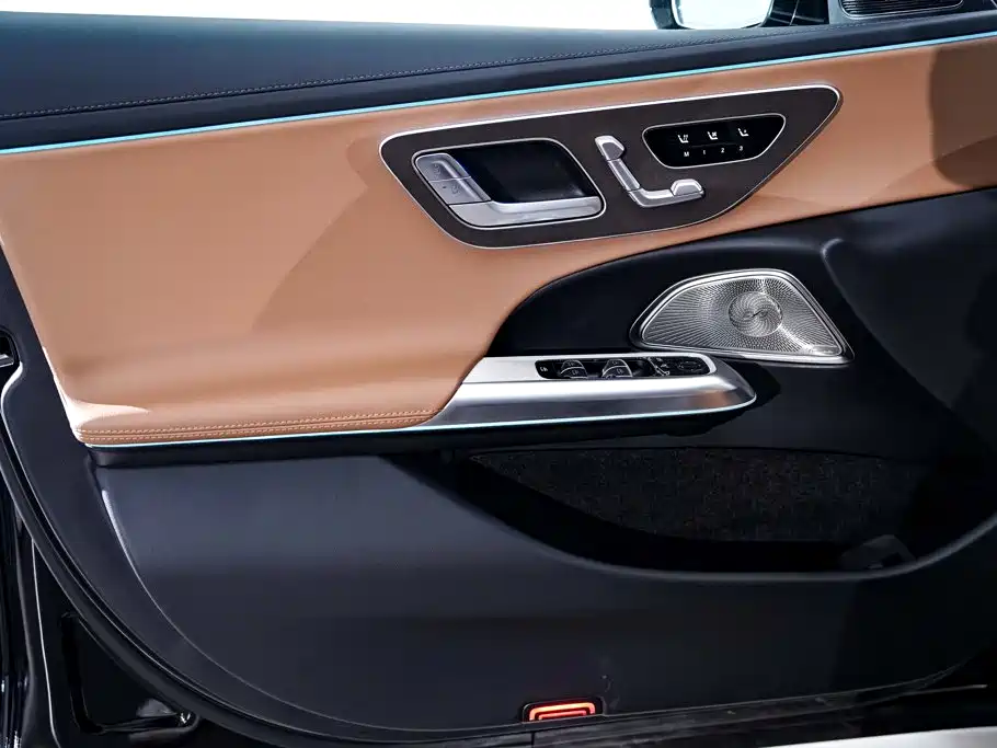 Mercedes-Benz E-Class 2025 — фото 17