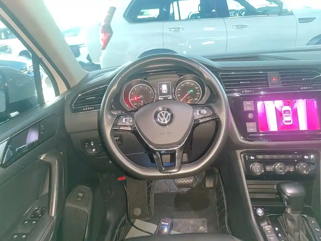 Volkswagen Tiguan L 2019 — фото 11