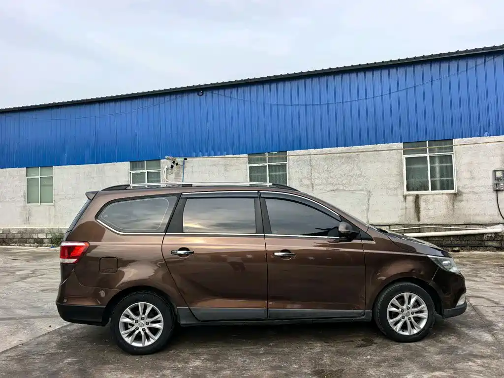 Baojun 730 2015