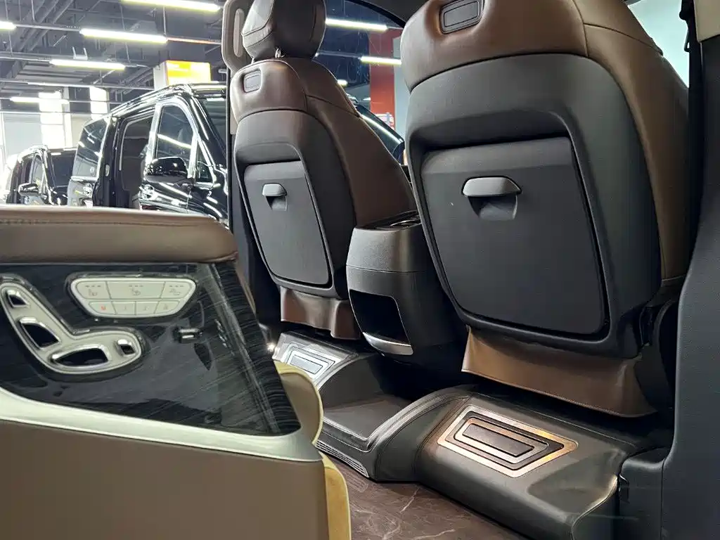Mercedes-Benz V-Class 2022 — фото 16
