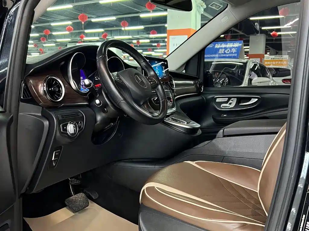 Mercedes-Benz V-Class 2022 — фото 13