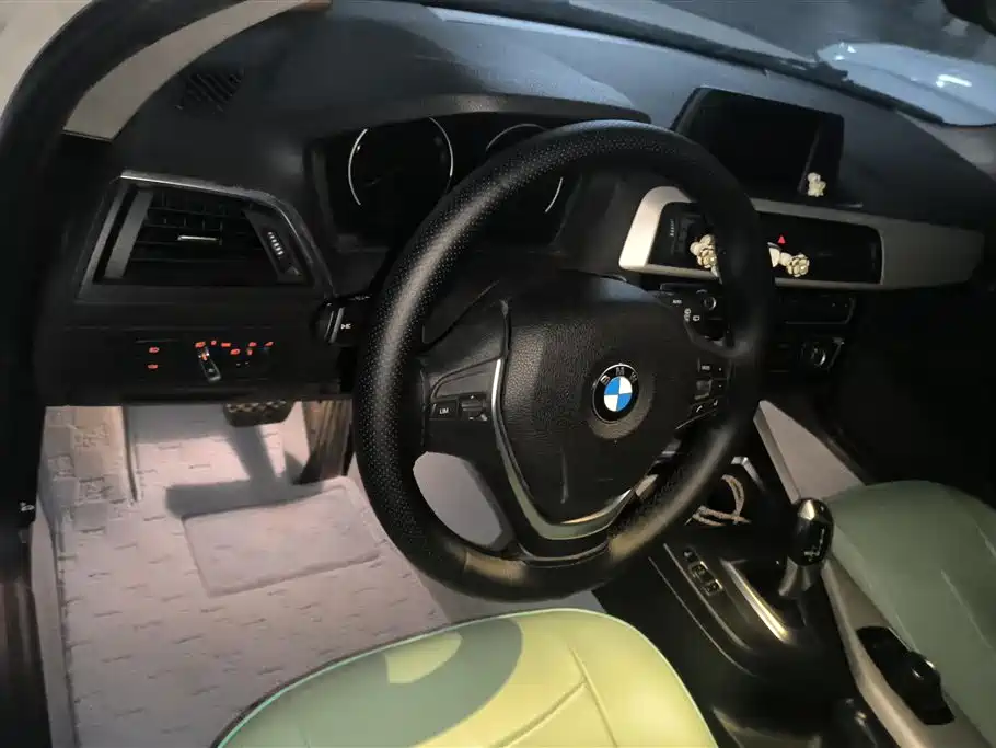 BMW 1 Series 2018 — фото 15