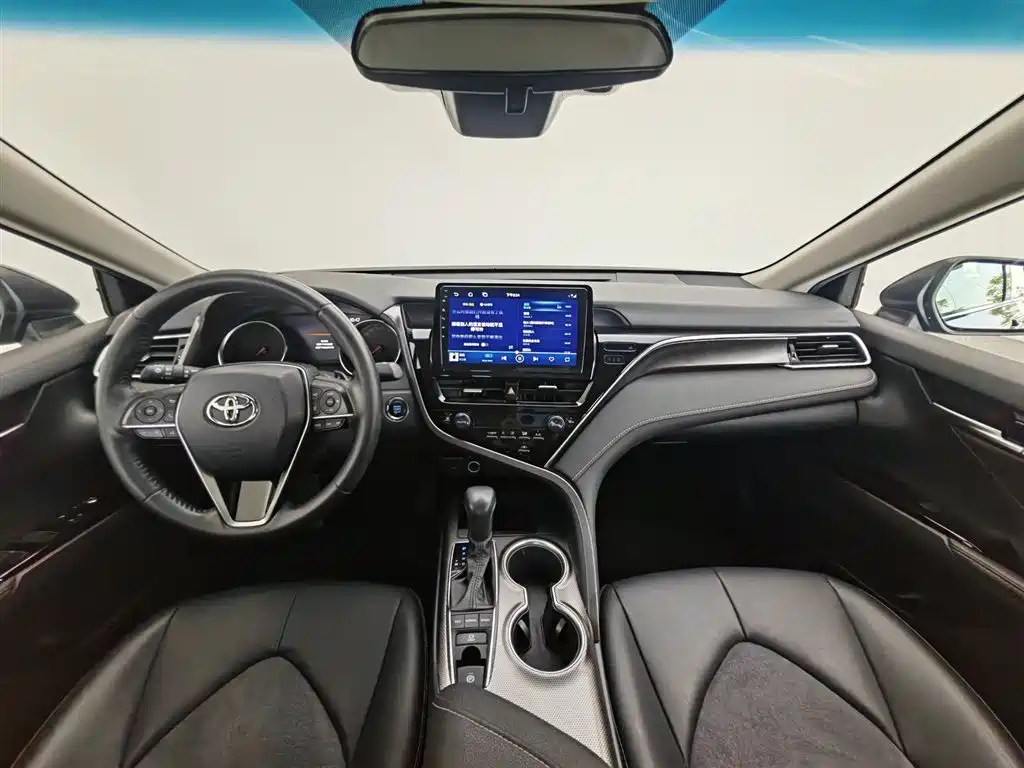 Toyota Camry 2022 — фото 5