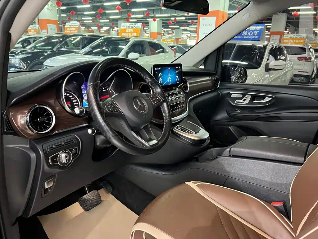 Mercedes-Benz V-Class 2022 — фото 14