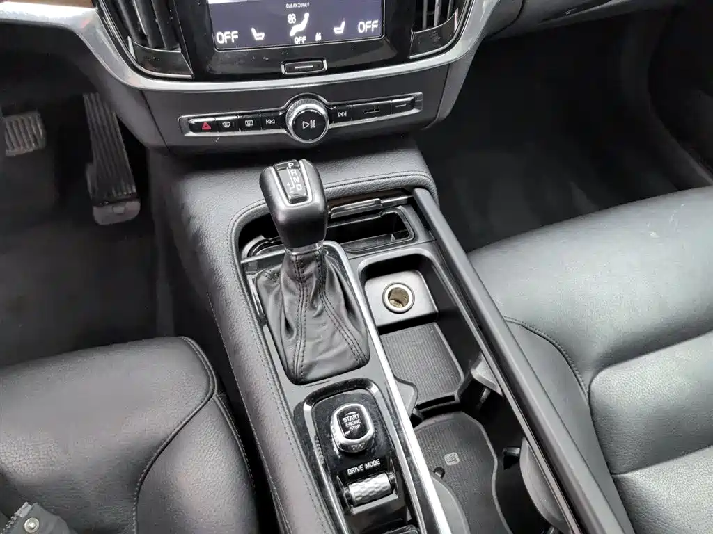 Volvo S90 2018 — фото 13