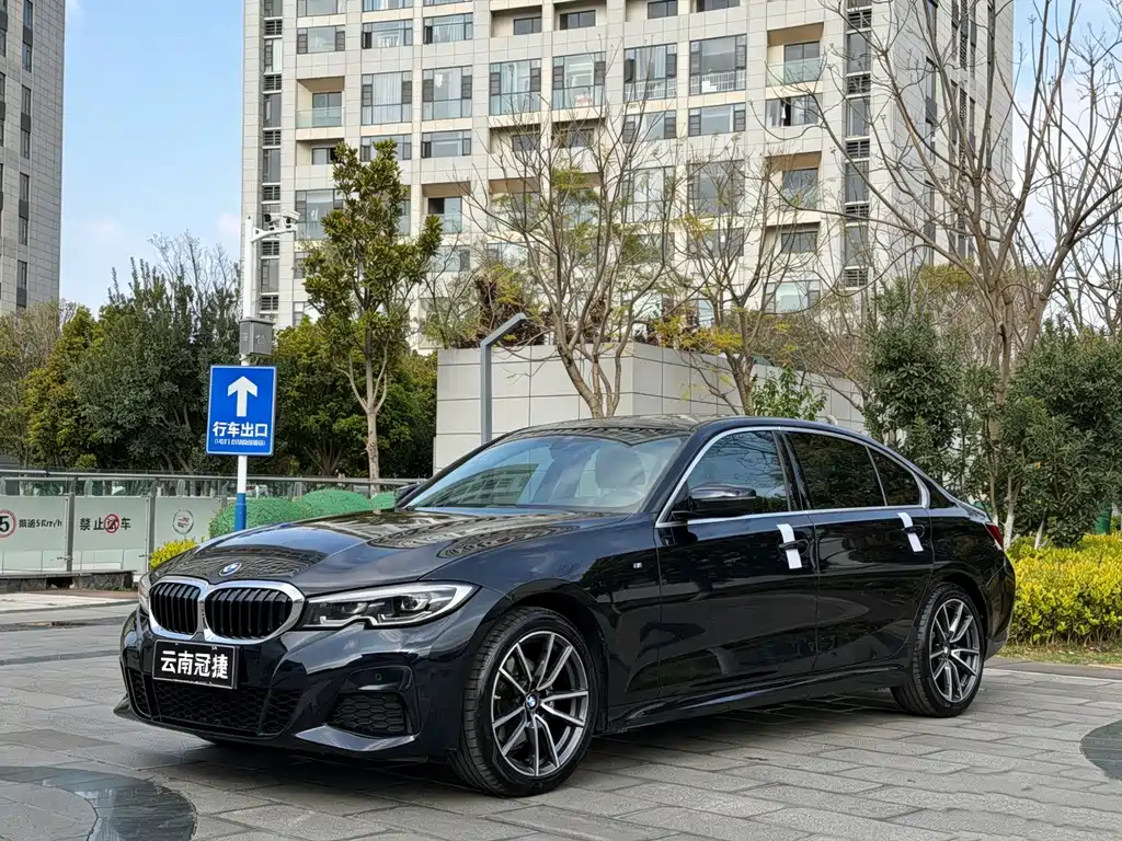BMW 3 Series 2022 — фото 1