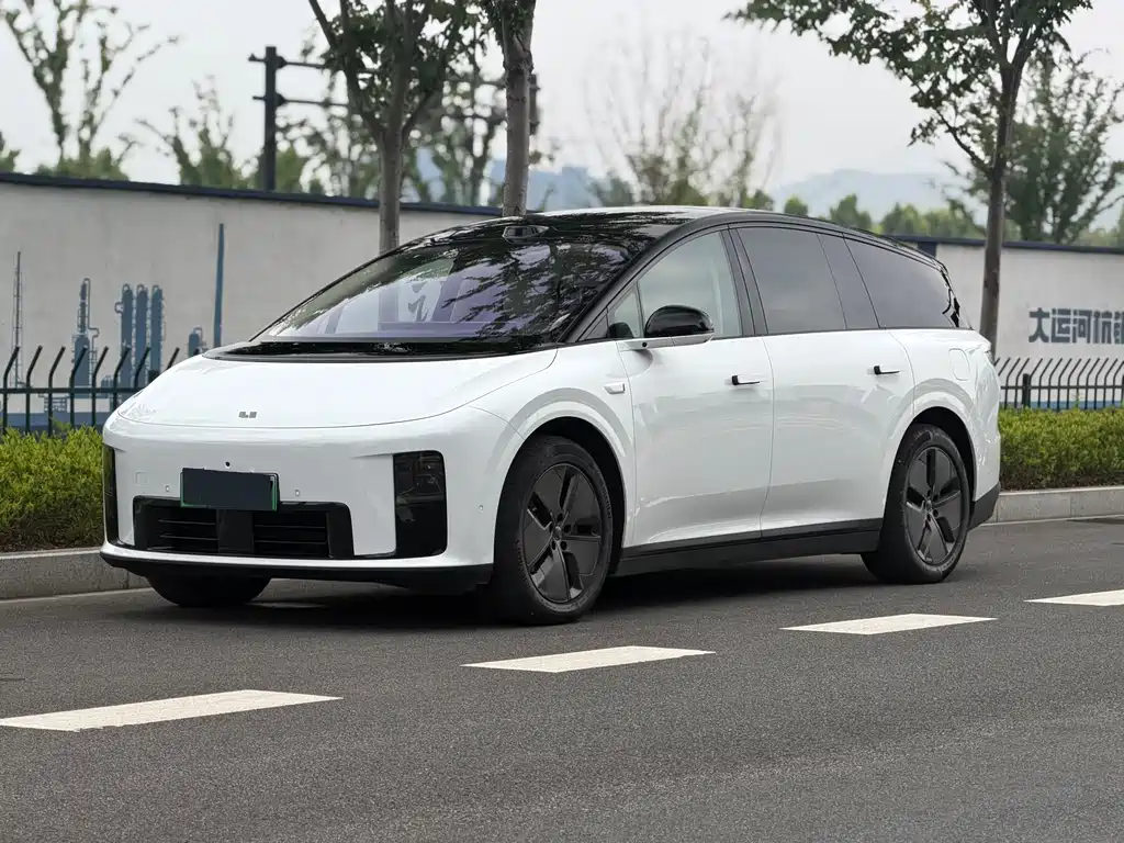 Li Auto i8 2025