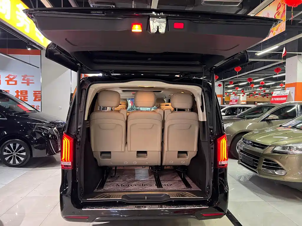 Mercedes-Benz V-Class 2023 — фото 22