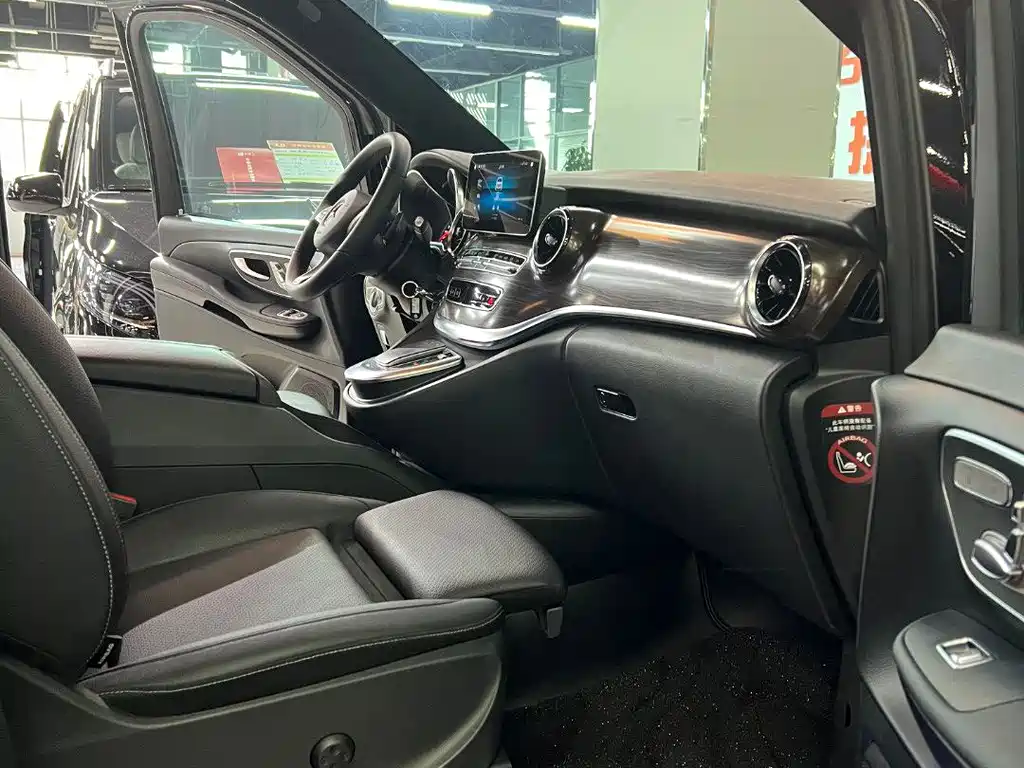 Mercedes-Benz V-Class 2023 — фото 12