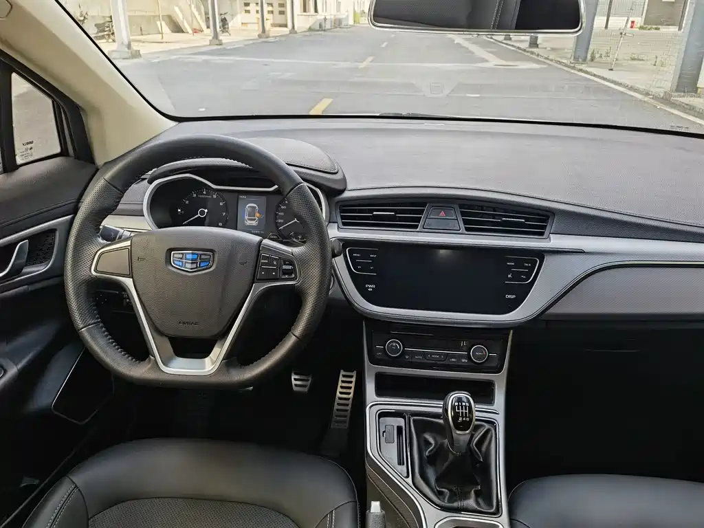 Geely Emgrand GS 2018 — фото 12
