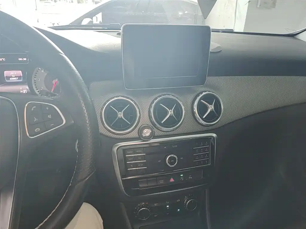 Mercedes-Benz GLA 2017 — фото 13