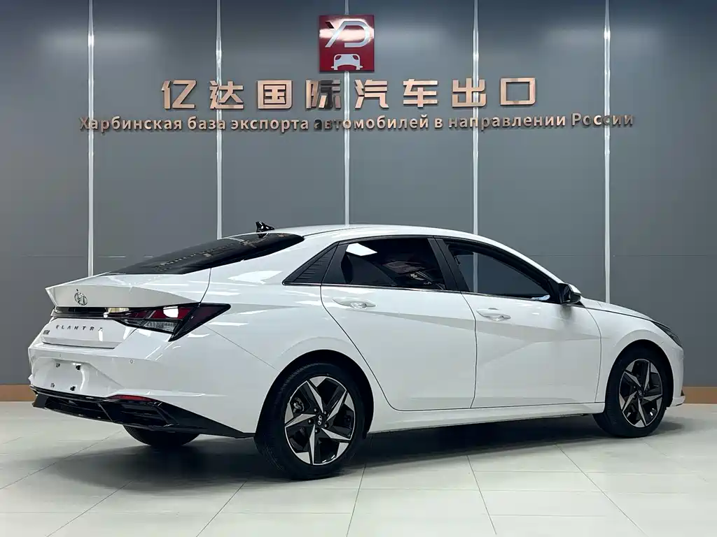 Hyundai Elantra 2023