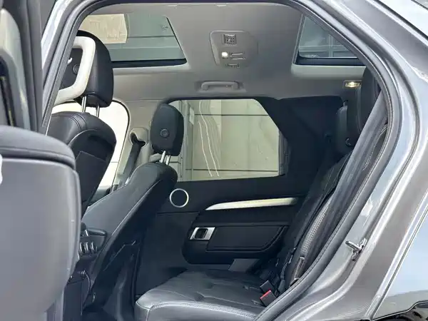 Land Rover Discovery 2020